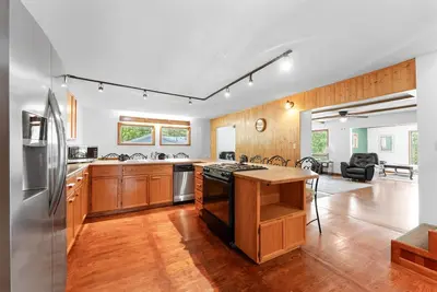 Image de Lakefront 4br Cabin w/ Pool + Swim & Boat dock