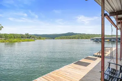 Image de Lakefront 2br Cabin w/ Pool + Swim & Boat dock