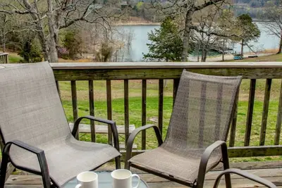 Image de 1br Waterfront Cabin w/ Pool + Swim & Boat dock