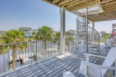 Image de Holden Beach House w/ Boat Dock: Steps to Beach!