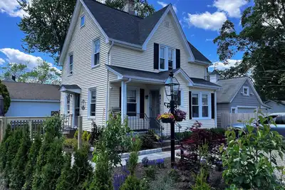 Image de Beautifully Restored 1890’s House in beautiful & picturesque downtown Mystic.