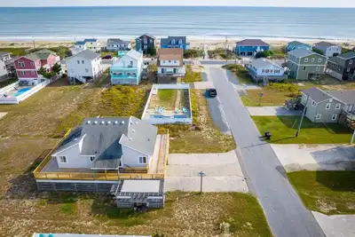 Image de Private and Quiet Family Retreat - Steps to the Beach