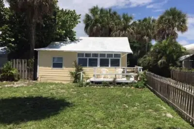 Image de Wide Water Contemplative Cottage