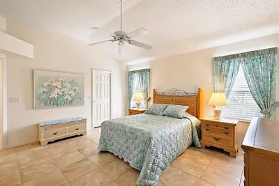 Image de A beautiful 3 bedroom 2 bath designer house.