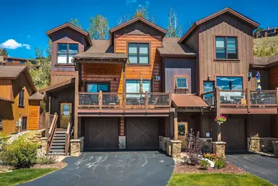 Image de Private Neighborhood Lake - Close to Raven Golf Club - Living Rooms + Outdoor Dining