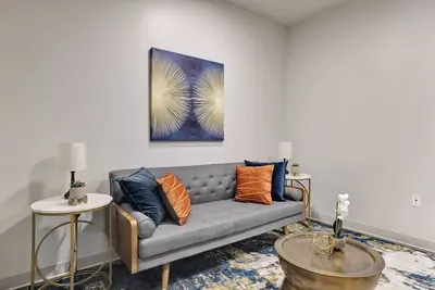 Image de Paradise Cove Loft: King Size Bed, Rooftop and Free Gated Parking