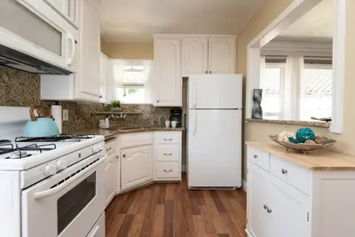 Image de Private Apartment near beaches, Lax, SoFi - w\/ Large Deck \/ Pets ok