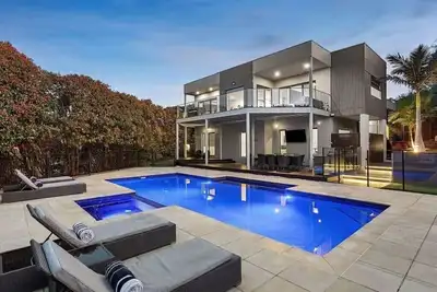 Image de Luxury Retreat with Bay Views