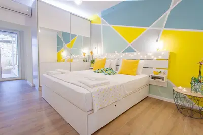 Image de Oasis apartment w/spacious pomegranate garden - by the Koum Kapi beach