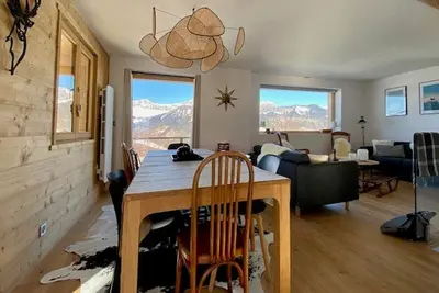 Image de Chalet rénové pour 12 pers. , à 100m des pistes, 300m des commerces, terrasses et parking inclus