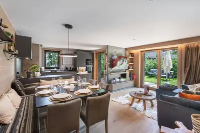 Image de Appartement de Charme avec Jardin Privatif, Piscine et Spa à Megève