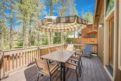 Image de Rustic Retreat by Tahoe Getaways - 3 Br Dog Friendly in Tahoe Donner w/ Hoa Beach, Gym, Pool