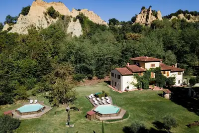 Image de Maison de Campagne à Montanino avec 8 chambres à coucher, 16 couchages