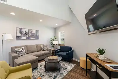 Image de Dynasty Dome 901 - Book for Football Season!