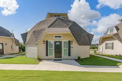 Image de Dynasty Dome 903 - Book for Football Season!