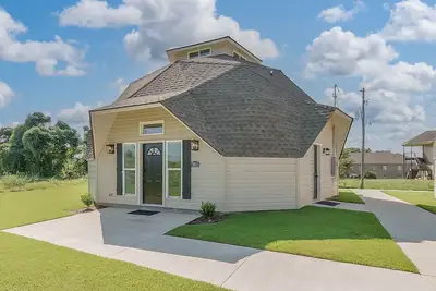 Image de Dynasty Dome 905 - Book for Football Season!