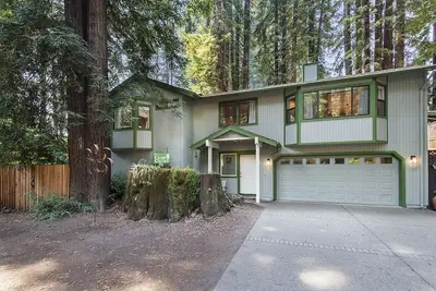 Image de Camp Ciyole - Charming, Chic, Dog-Friendly! Walk to River, Hot Tub, Game Room