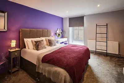 Image de Host & Stay | Majestic Purple