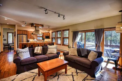 Image de Hot Tub, Grill, Sauna, Cozy/Chic Rereat