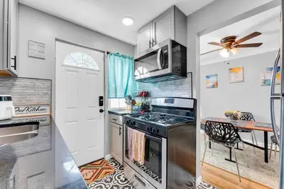 Image de Renovated Brooklyn Townhome, 9 Miles from Downtown
