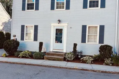 Image de Historic Newport. . . steps to downtown/wharfs dining, shopping, attractions