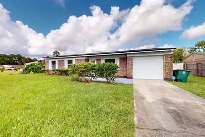 Image de Single-level vacation home with fenced yard, W/D, & central Ac - dog-friendly