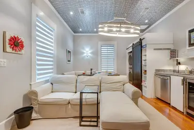 Image de Cozy + Modern Norcross Hideaway w/ Covered Porches