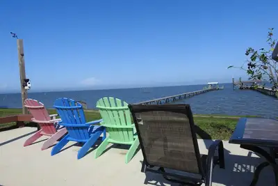 Image de 4 Br 2 1\/2 Ba Home located on Mobile Bay, Al 36523\n