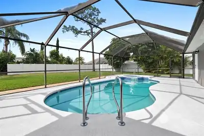 Image de Cozy Jensen Beach Gem with Heated Pool