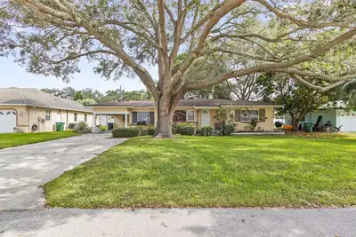 Mid Century Charmer 10 Mins to Clearwater Beach