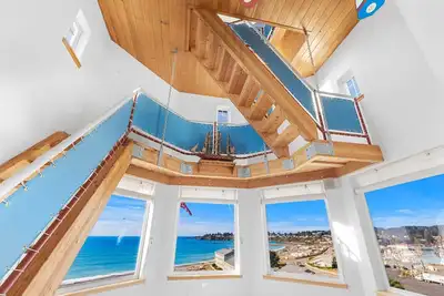 Image de One of a Kind- Working Lighthouse!