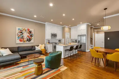 Image de Surreal Htown Home • GameRoom•Grill•Netflix•WiFi