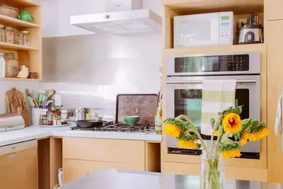 Image de Beautifully-designed, quiet home in the city but feels like the country