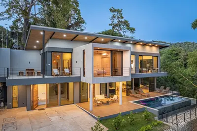 Image de New Eco-Conscious Hillside Ocean View Villa