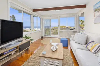 Image de Beachfront Oasis Jones Beach Kiama. Best views, direct beach access, cozy. Relax