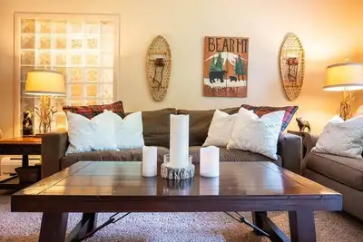 Image de The Bear Den at Okemo: Ski Out Your Door!