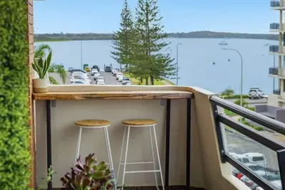 Image de Unwind at Hastings Haven. Modern & centrally located apartment with water views