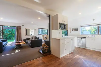 Image de 6 Bedroom Family Gateway in the Heart of Mapua Village