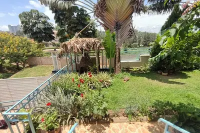Image de Unique  house close to center.
