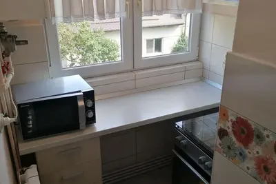Image de Situat la 2 km de centrul orasului si Parcul Central & 1 km de parcul Cetatuia