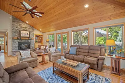 Family Getaway with Hot Tub, Bbq & Spacious Deck