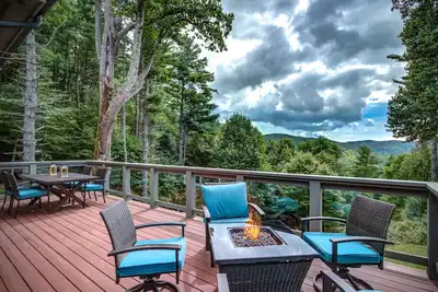 Image de ☆ Mountain Views with Hot Tub, Fire Table, Game Room, Located in Blowing Rock