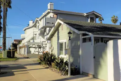 Image de Ocean view, steps to the sand, and close to everything