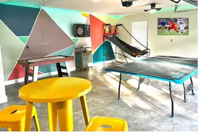 Image de Awesome Game Room! Near Beach & Historic District! Sleeps 10! Pet friendly!