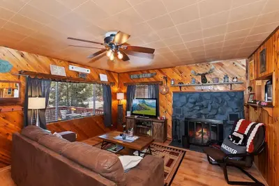 Image de Los Osos Cabin w/ Private Spa and Large Deck