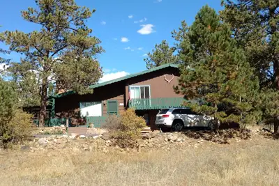 Image de Mid-Term Rental ~30 Days\nPeaceful Private Home on 3/4 acre. Pines-Wildlife-Views