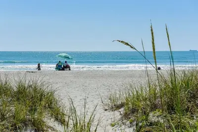 Image de Oceanfront Cottage - Pool, Private Beach Access & Large Yard, 4br-Sleeps 12