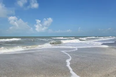 Image de \"Sea Cottage\" 3 bedroom 2 bath cozy retreat with smart 65in Tv