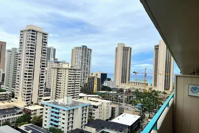 Image de Penthouse in Waikiki with ocean & mountain views 5 minutes walk to Waikiki beach