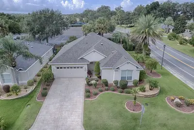 Image de Designer 3 bedroom high-end home with walking distance to Lake Sumter Landing